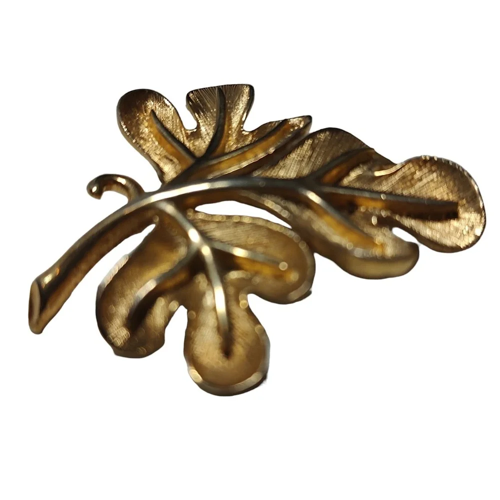 Vintage Leaf Gold Tone Brooch‎ Two Inch Granny Core Unbranded Fall Autumn